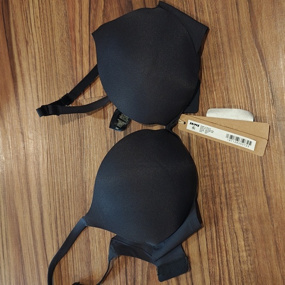 SKIMS Ultimate Push-Up Plunge Bra - Picture 9 of 15